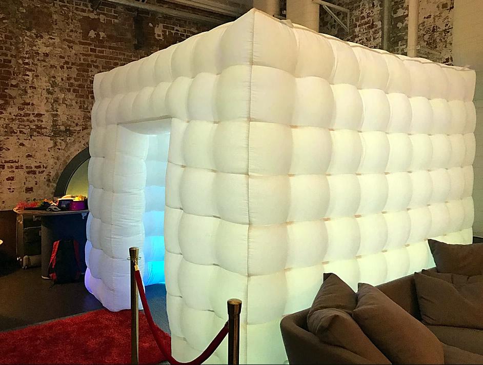 white-cube-inflatable-office